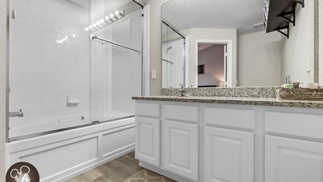 House in Windsor Hills with 3 bedrooms