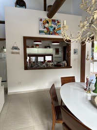 Integrada com cozinha e sala de tv