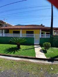 ¡Casa en el barrio de Lagoinha, Ubatuba! ¡Perfecta para tu familia!