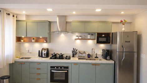 Cozinha planejada e equipada