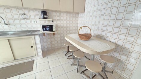 3 Bedrooms and Garage on Pitangueiras Beach, beach service, 1 block from the sea.