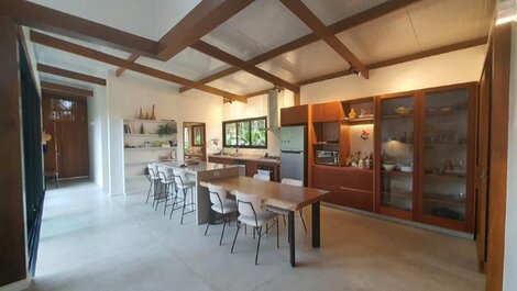 Casa moderna a 180m da praia de Itamambuca, Ubatuba