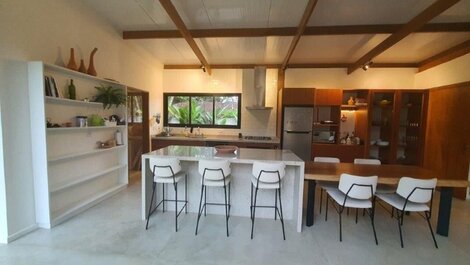 Casa moderna a 180m da praia de Itamambuca, Ubatuba