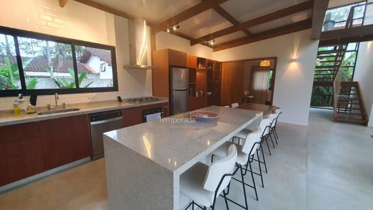 Casa para aluguel de temporada em Ubatuba (Itamambuca)