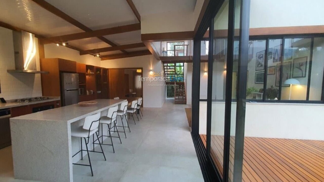 Casa para aluguel de temporada em Ubatuba (Itamambuca)