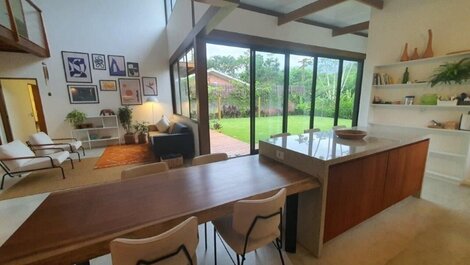 Casa moderna a 180m da praia de Itamambuca, Ubatuba