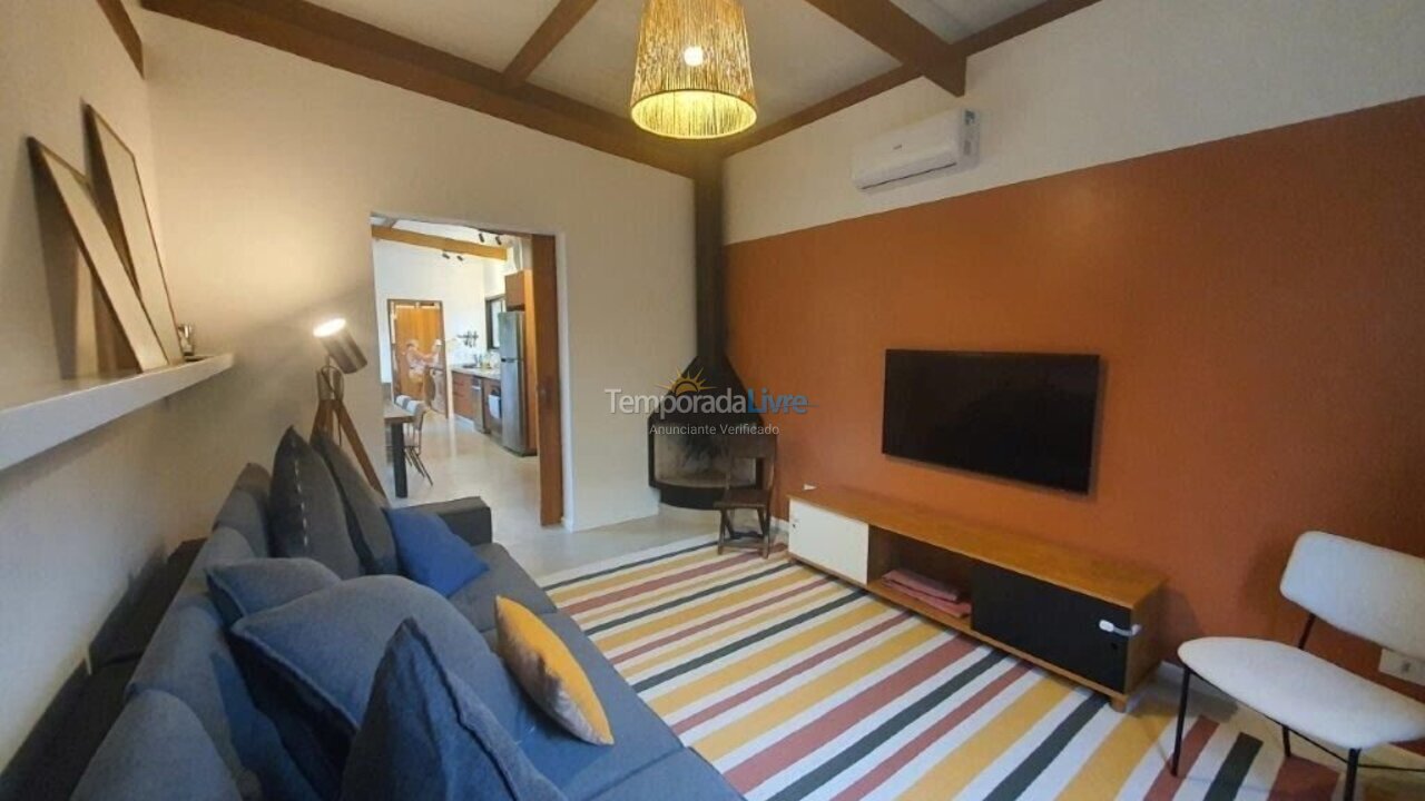 Casa para aluguel de temporada em Ubatuba (Itamambuca)