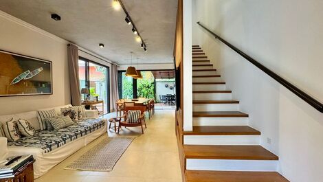 Acogedora casa en la playa de Camburi