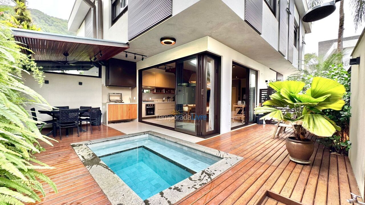 Casa para alquiler de vacaciones em São Sebastião (Camburi)