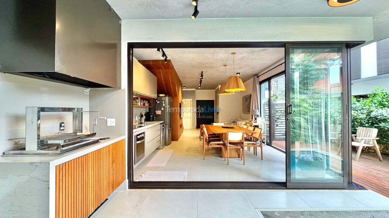 Casa para alquiler de vacaciones em São Sebastião (Camburi)