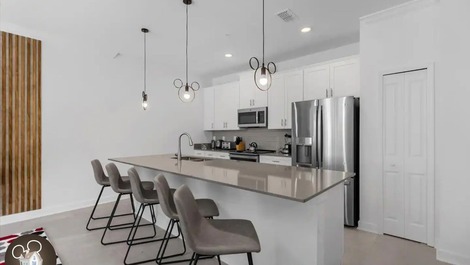 4-bedroom house in Storey Lake