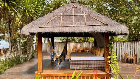 Alquiler en primera línea de playa en Baleia, alto standing.