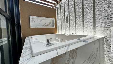 Piso con jacuzzi en Get By Side