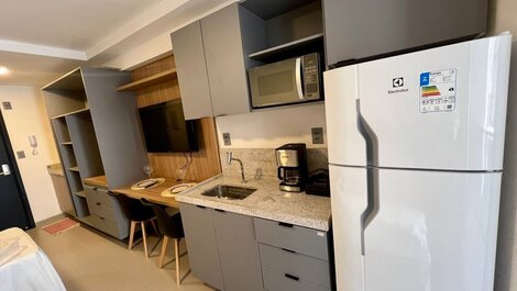 Flat Alto Padrão c/Varanda Beach Haus