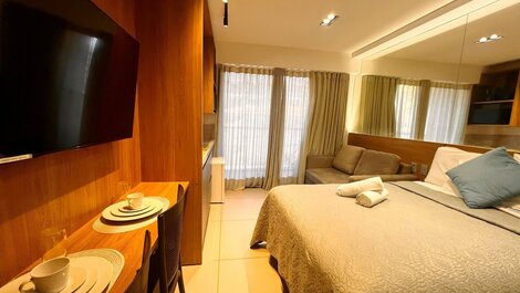 Beautiful Luxury Apartment with Balcony