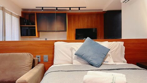 Beautiful Luxury Apartment with Balcony