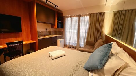 Beautiful Luxury Apartment with Balcony