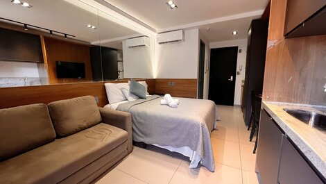 Beautiful Luxury Apartment with Balcony