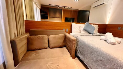 Beautiful Luxury Apartment with Balcony