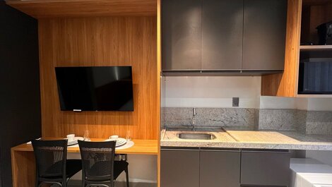 Beautiful Luxury Apartment with Balcony