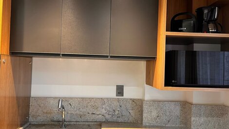 Beautiful Luxury Apartment with Balcony