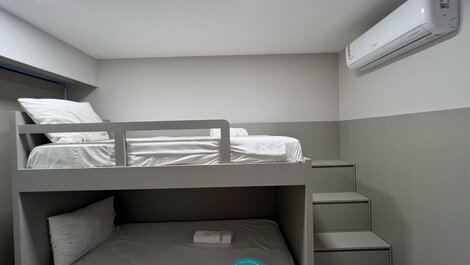 Ap p/ 7 Pessoas com Varanda a Poucos Passos do Mar