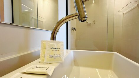 Apartamento c/ Varanda -Vista p/o Mar