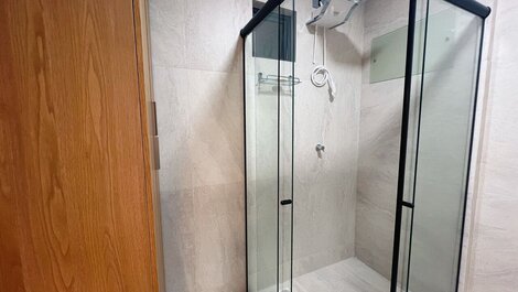 Apartamento nuevo con balcón en Jardim Oceania.