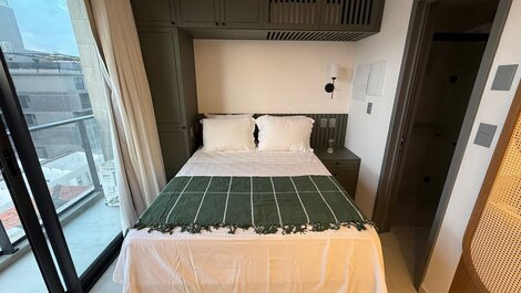 Flat c/ Varanda Vista Mar/ Prédio pé na areia