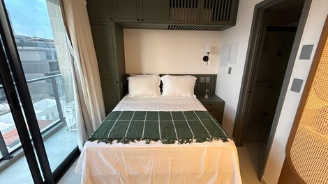 Flat c/ Varanda Vista Mar/ Prédio pé na areia