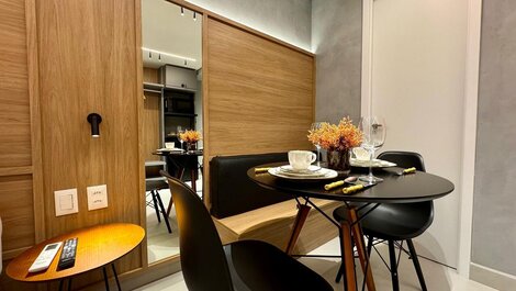 Flat aconchegante c/ Varanda e Vista Piscina