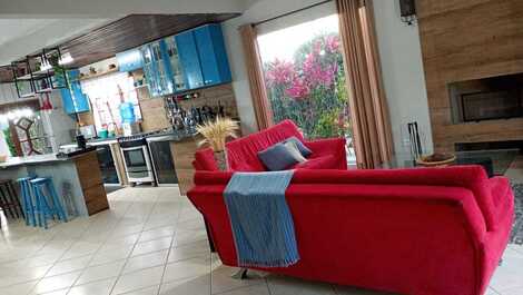 Country house with heated pool/fireplaces