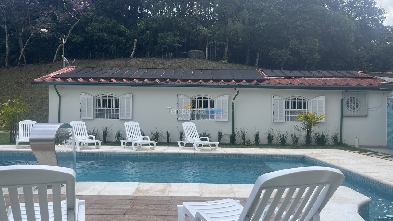 Chácara / sítio para aluguel de temporada em Juquitiba (Piscina Aquecida Com Aquecimento Solar E Hidro Massageado)