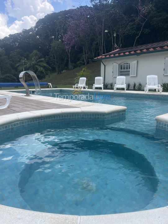 Chácara / sítio para aluguel de temporada em Juquitiba (Piscina Aquecida Com Aquecimento Solar E Hidro Massageado)