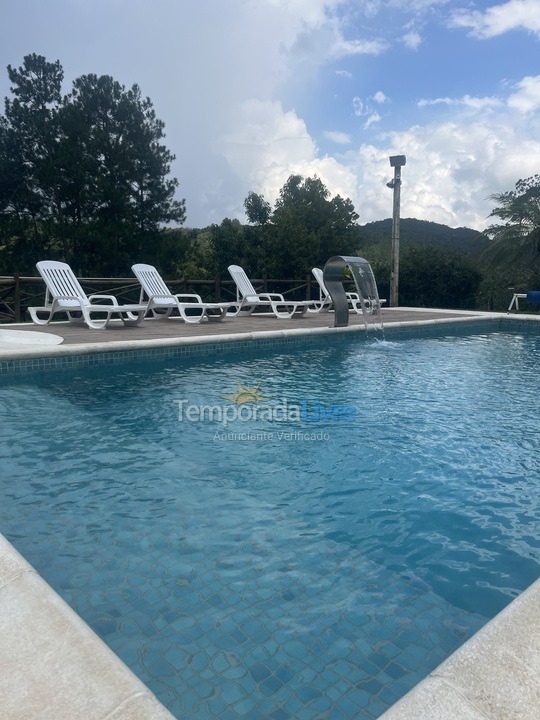 Chácara / sítio para aluguel de temporada em Juquitiba (Piscina Aquecida Com Aquecimento Solar E Hidro Massageado)