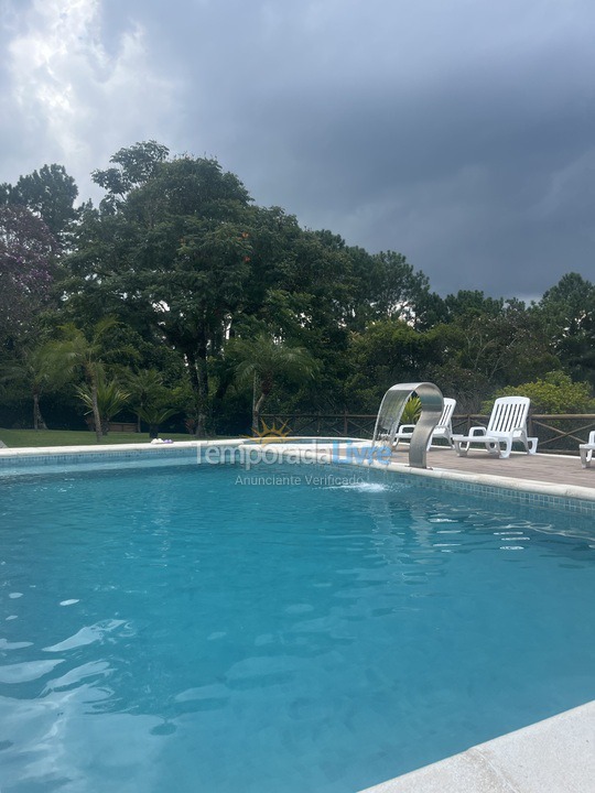 Chácara / sítio para aluguel de temporada em Juquitiba (Piscina Aquecida Com Aquecimento Solar E Hidro Massageado)