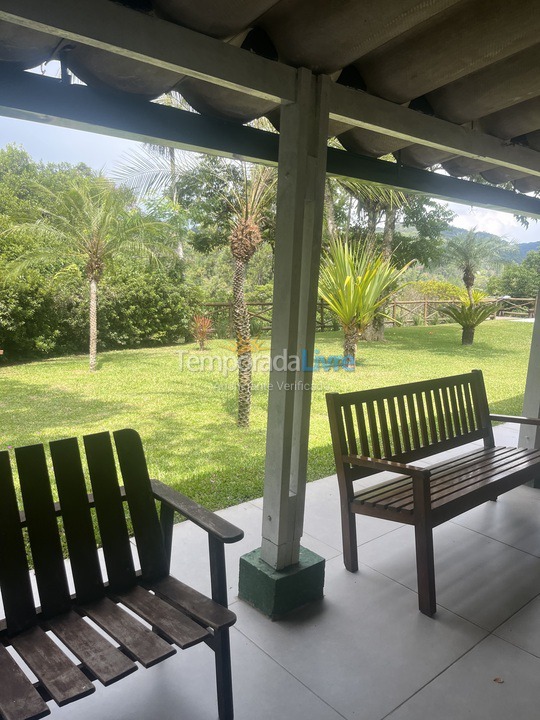 Chácara / sítio para aluguel de temporada em Juquitiba (Piscina Aquecida Com Aquecimento Solar E Hidro Massageado)