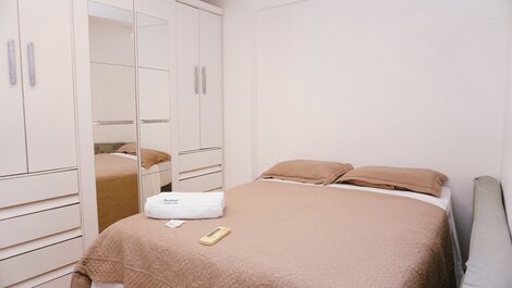 Sensational Apartment with Balcony in Holandas Prime