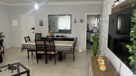 Apartment right on the sand between Pitangueiras Beach and Enseada Beach/barbecue area