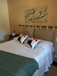 Seu refúgio aos pés da Serra da Canastra, de frente para represa