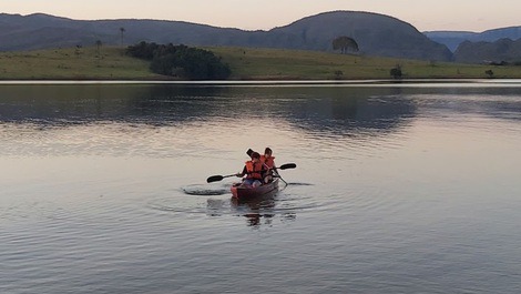 Seu refúgio aos pés da Serra da Canastra, de frente para represa