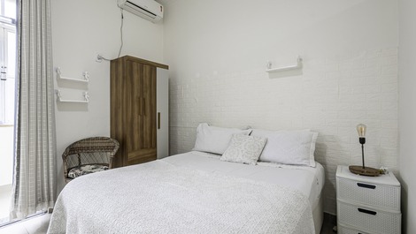 Quarto - cama e armário