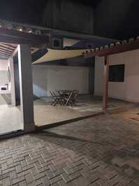 Casa para temporada com 06 quartos com ar condicionado