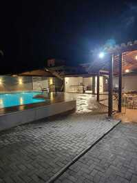 Casa para temporada com 06 quartos com ar condicionado