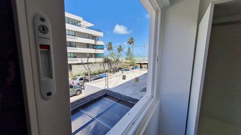 Cómoda suite con vistas al océano en la playa de Bessa.