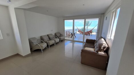 Cómoda suite con vistas al océano en la playa de Bessa.