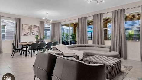 Disney vacation in a luxury home.