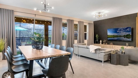 Disney vacation in a luxury home.