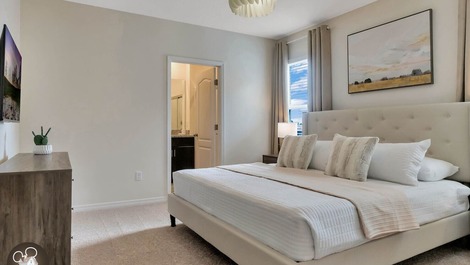 Disney vacation in a luxury home.