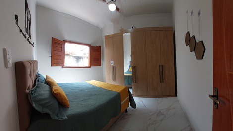 Quarto convencional com ventilador 